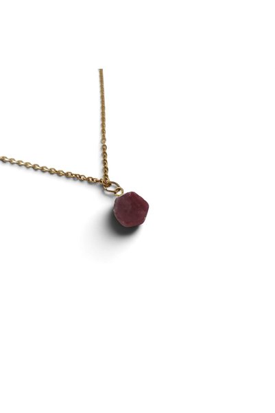 Hedea قلادة نسائية بسلسلة ذهبية من حجر الياقوت الطبيعي الخام