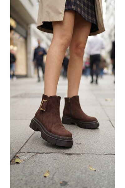 NOVELLAM SHOES Μπότες Mayka Brown Suede με ίσια αντιολισθητική σόλα και αγκράφα