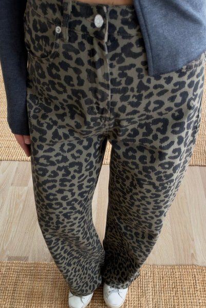 butikhola Leopard Patterned Jeans