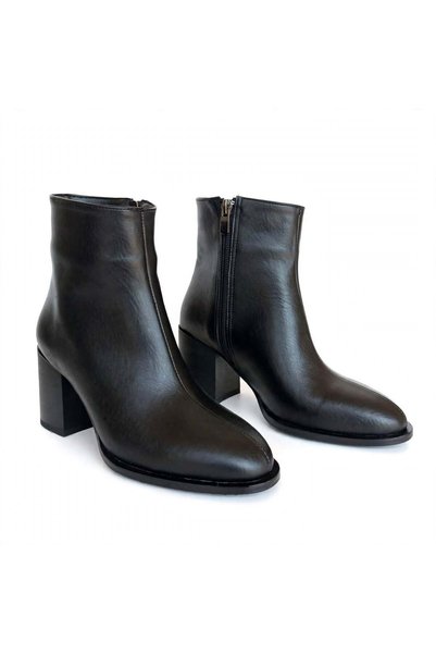 oliviashoes Women's Black Leather Round Toe 7 cm Heeled Boots - Casual & Stylish (Non-Slip Sole)