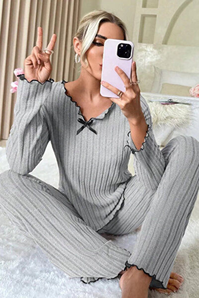 KadınÇizgili Uzun Kollu Fiyonk Detaylı Pijama Takımı Rahat Mevsimlik