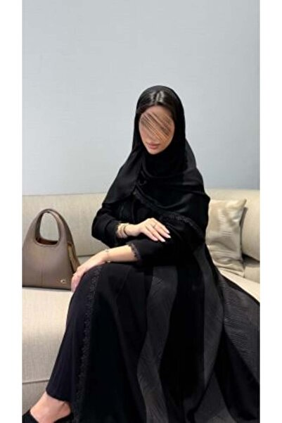 HANAYA LINE عباية نوره بقماش كريب ملكي مع تدخيلات جاكار مزينه بكلفه من الامام