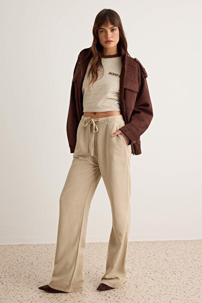 Trendyol Collection بيج أكثر استدامة 100% تنسل ™   بنطلون جينز بخصر مرتفع وحز...