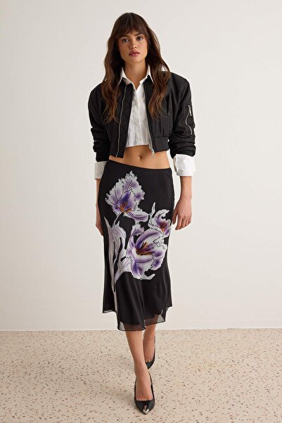 Trendyol Collection تنورة محبوكة مرنة من التول بتصميم سمكة مطبوعة بالزهور متع...