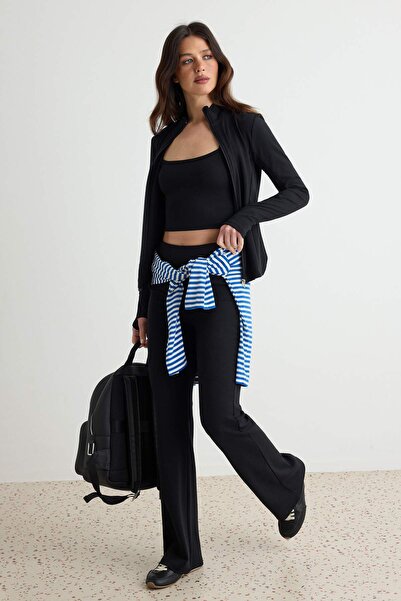 Trendyol Collection طقم أسود ضيق بفتحات للتهوية وسحاب أمامي من القطن المحبوك ...