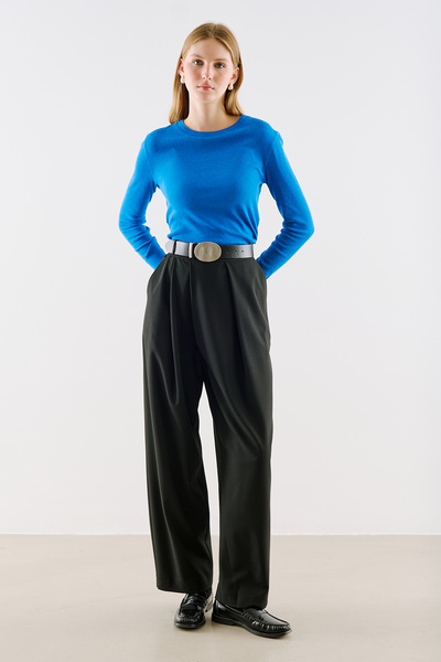 Manuka Asymmetric Pleated Barrel Form Pants Black