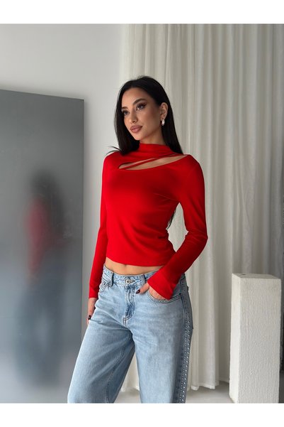 REELMODA KADIN KIRMIZI OYSHO ÖNÜ DAMLA DEKOLTE DETAYLI ŞIK BLUZ