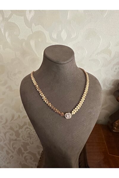 Milena Designer Store قلادة ميلينا إسطنبول الذهبية على شكل جبنة السمك مرصعة ب...