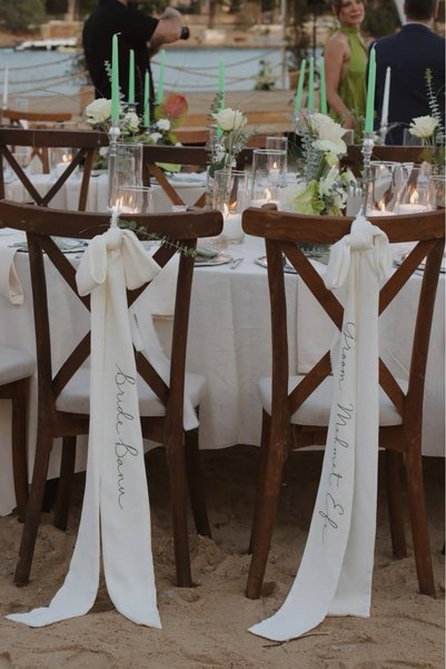 davetiyen 2'li Bride & Groom dikişli sandalye kurdelesi