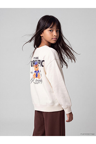 LC Waikiki Esvab • Modern & Distinctive Back-Printed Girls' Sweatshirt