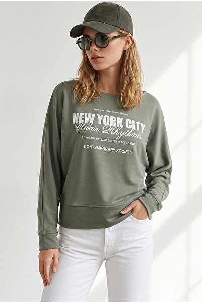 Olalook Women's Khaki Boat Neck New York Printed Flowy Blouse Blz-19003465