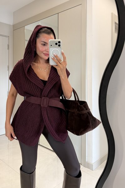 Gizem Ecemiş Sior Mürdüm Süet Kemerli Kapüşonlu Örgü Yelek