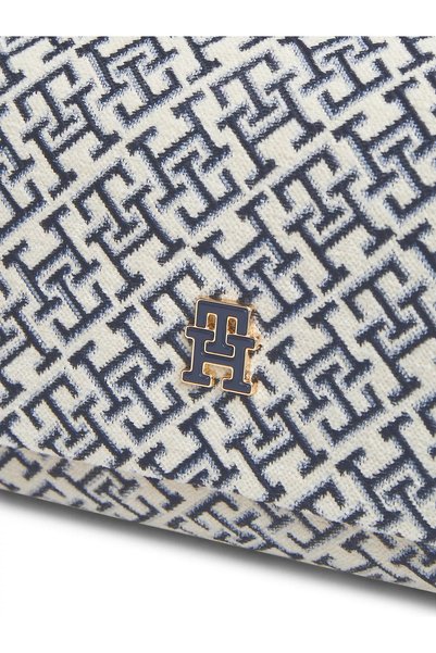 Tommy Hilfiger Kadın Monogram Jakarlı Mıknatıs Kapamalı Ayarlanabilir Omuz Askılı İç Fermuar Cepli Lacivert Çanta