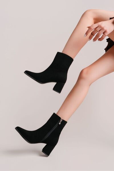 FİYANA SHOES Cizme de damă cu toc, cu vârf ascuțit, din piele de vițel și pie...