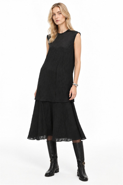 Perspective Black Round Neck Midi Dress