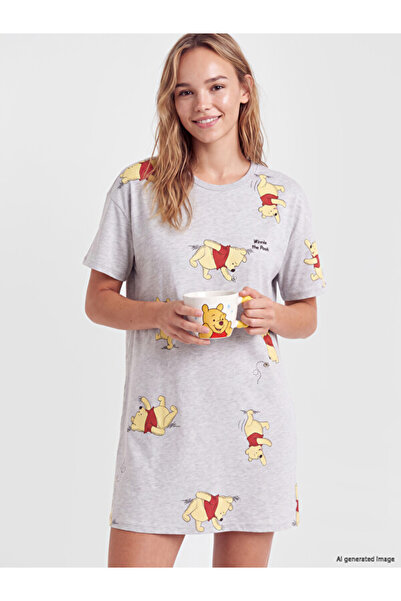 LC Waikiki Rmz Gi̇yi̇m Farkiyla Winnie the Pooh Printed Women's Nightgown
