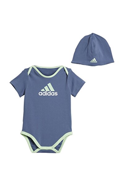 adidas Βρεφικά Απαραίτητα: Σετ Δώρου Ολόσωμο Κορμάκι και Σκουφάκι με Μεγάλο Λ...
