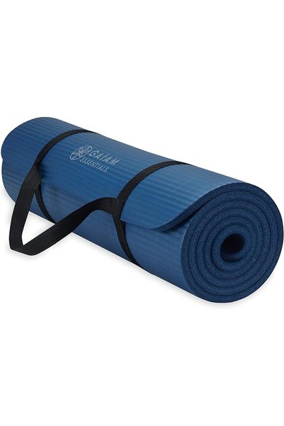 gaiam بساط يوغا سميك من إيسنشيالز للياقة البدنية والتمارين الرياضية مع حزام ح...