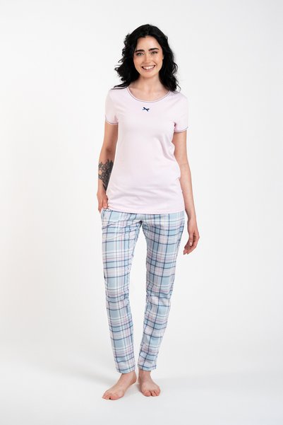 Italian Fashion Pijamale de damă glamour, cu mâneci scurte și pantaloni lungi.