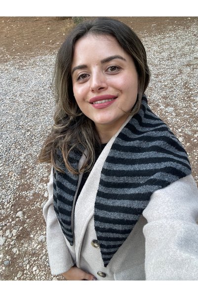 Genel Markalar ÇİZGİLİ ÜÇGEN KIŞLIK ŞAL