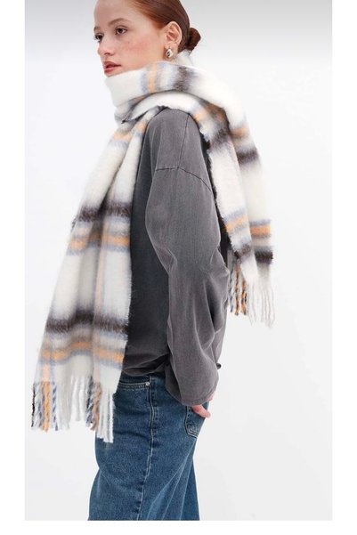 gozdeasutayaccessory شال كتف مخطط من الصوف