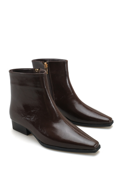 LDR Braune Damenstiefel aus Lackleder mit kurzem Absatz, eckiger, spitzer Zeh...