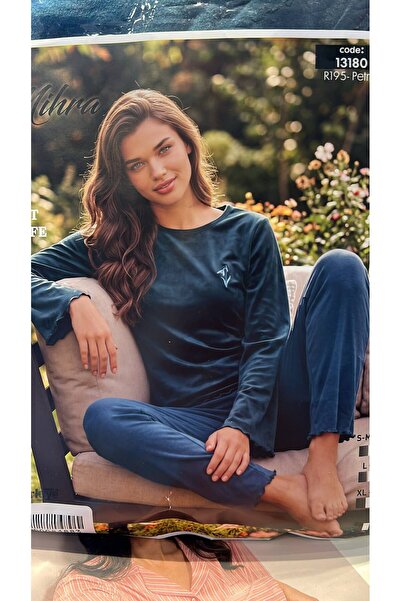 Mihra Velvet Pajama Set