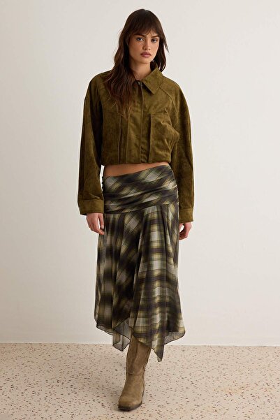 Trendyol Collection تنورة كاكي منقوشة مطبوعة بتصميم غير متماثل مع تفاصيل على ...