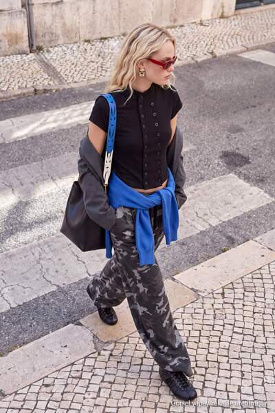 Trendyol Collection Black Plain Fitted/Body-Fitting High Neck Ay Cuff Buttone...