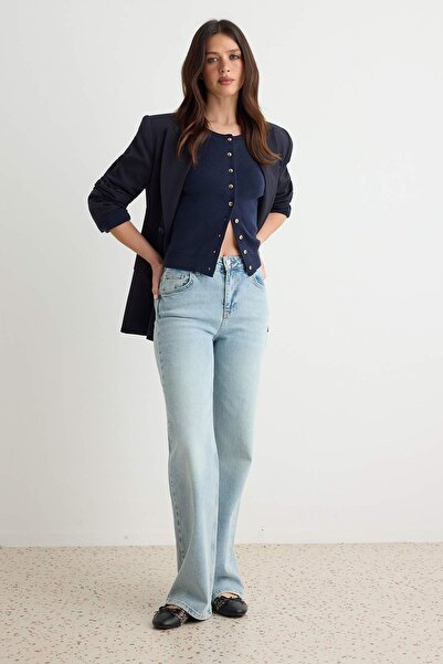 Trendyol Collection بنطلون جينز أزرق عالي الخصر واسع الساقين TWOAW27JE00323