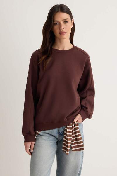 Trendyol Collection سترة محبوكة بنية اللون بقصة واسعة/فضفاضة مع تفاصيل خياطة ...