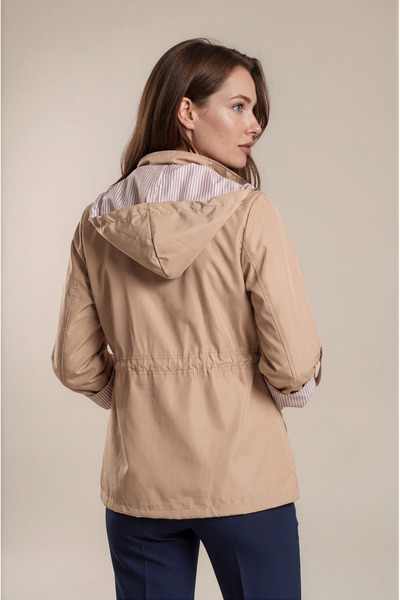Spazio Goudot Kapüşonlu Mevsimlik Parka – Beli Büzgülü, Çıtçıt Detaylı CAMEL
