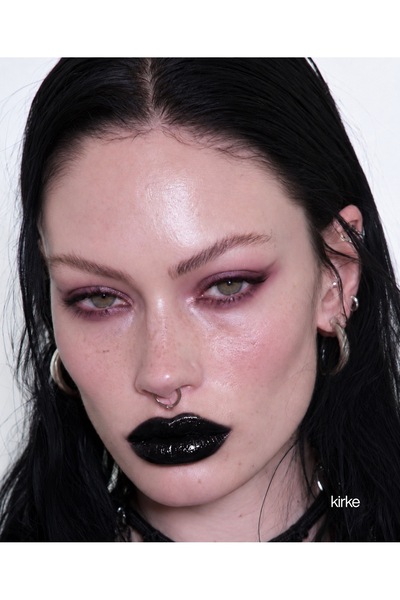 Paden Kirke Siyah Gotik Dudak Parlatıcısı - Lip Gloss, Opak Parlak