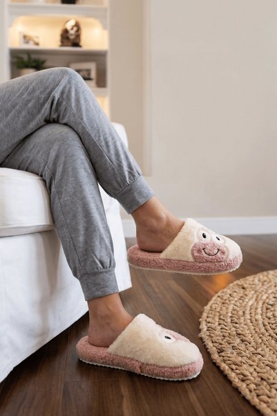 Beyond Kadın Pudra Kurbağa İşlemeli Peluş Kışlık Ev Terliği 3 Cm BYNDKUR01
