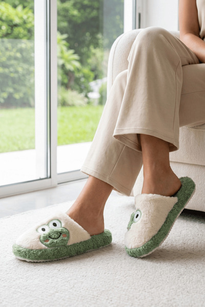 Beyond Kadın Yeşil Kurbağa İşlemeli Peluş Kışlık Ev Terliği 3 Cm BYNDKUR01