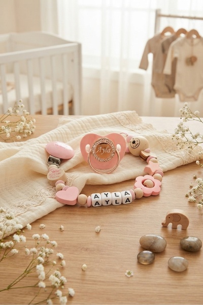 Serap Yılmaz Sahi Isimli Bebek Emzik Zinciri Ve Pembe Taşlı Silikon Damaklı E...