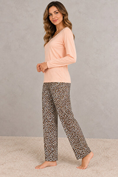 embody Pijamale de damă din bumbac cu un top roz piersică și pantaloni cu imprimeu leopard