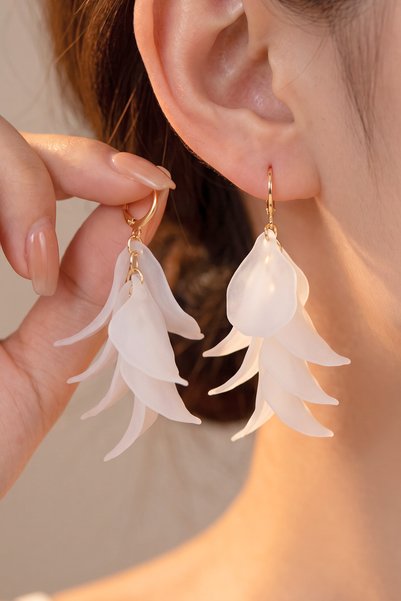 Elika Silver Women's Layered Leaf Earrings
