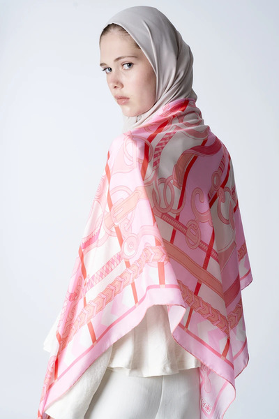 ED Scarf Viscose Silk Triangle Shoulder Shawl Chain Pattern - Pink