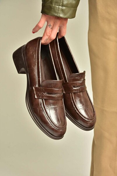 Fox Shoes Z820066211 Brown Crocodile Printed Thick Heeled Loafer Shoes