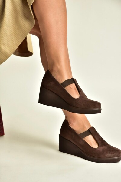 Fox Shoes Z602281702 حذاء نسائي من جلد الغزال البني