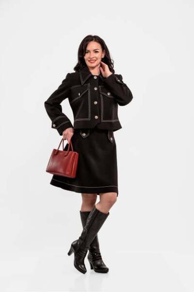 EFFECT Short black jacket with ornamental contrast stitching