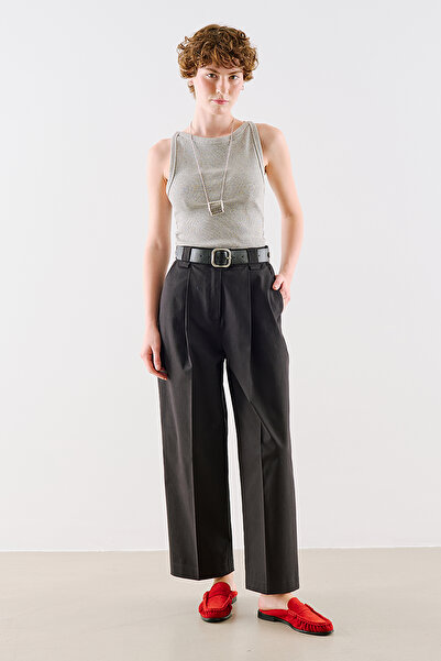 Manuka Gabardine Straight Pleated Pants Navy Blue