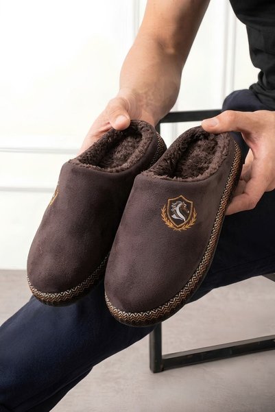 FUGA MODA Palio Kahverengi Süet Nakış Detaylı İçi Kürklü Kışlık Erkek Ev Terliği