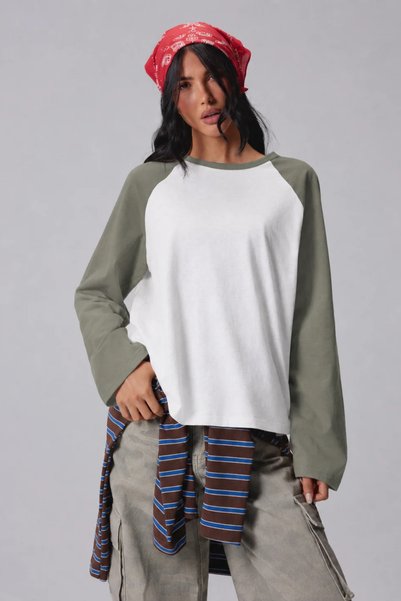 Tarz Cool Kadın Oversize Kontrast Kollu Raglan Bisiklet Yaka Düşük Omuzlu T-S...