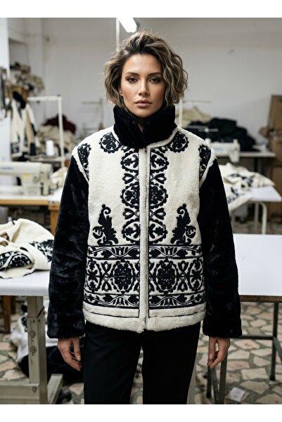 REELMODA Women's Embroidered Plush Coat