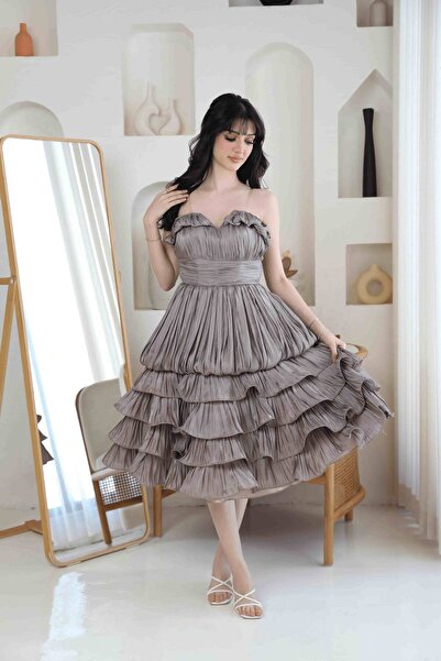ELORA FASHION فستان ميدي رمادي بطبقات كشكش وثنيات ناعمة