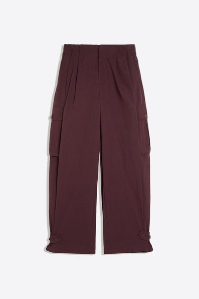Bershka Teknik kumaş kargo barrel fit pantolon