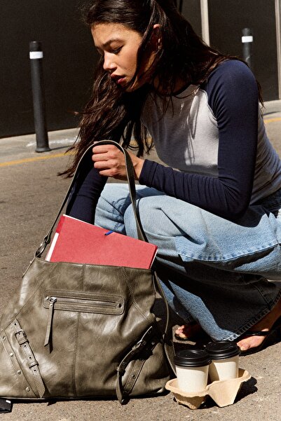 Bershka Suni deri tokalı büzgülü çanta