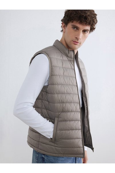LC Waikiki Vestă matlasată pentru bărbați Regular Fit cu guler mock